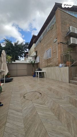 בית פרטי/ קוטג', הרב שמעון יצחק אפריאט 10, קרית מנחם בגין, רמלה