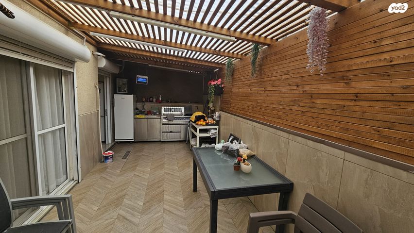 בית פרטי/ קוטג', הרב שמעון יצחק אפריאט 10, קרית מנחם בגין, רמלה