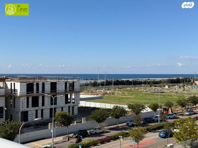 גג/ פנטהאוז, אריאל שרון, החותרים, טירת כרמל