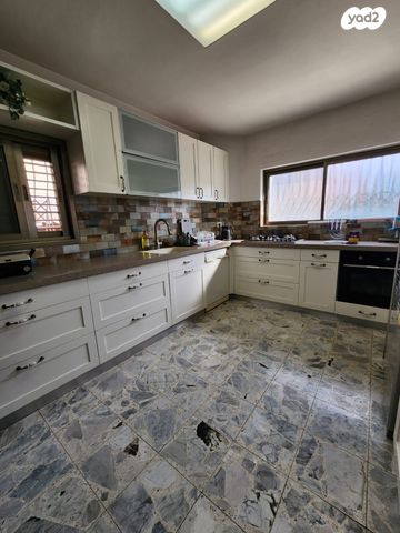 דו משפחתי, היסמין 19, שמשון, חדרה הצעירה, חדרה