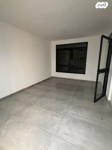 דירה, מחנה יהודה, פתח תקווה