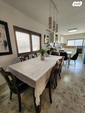 דו משפחתי, היסמין 19, שמשון, חדרה הצעירה, חדרה