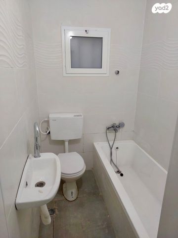 דירה, הרב קוק, שיכון ד, טבריה