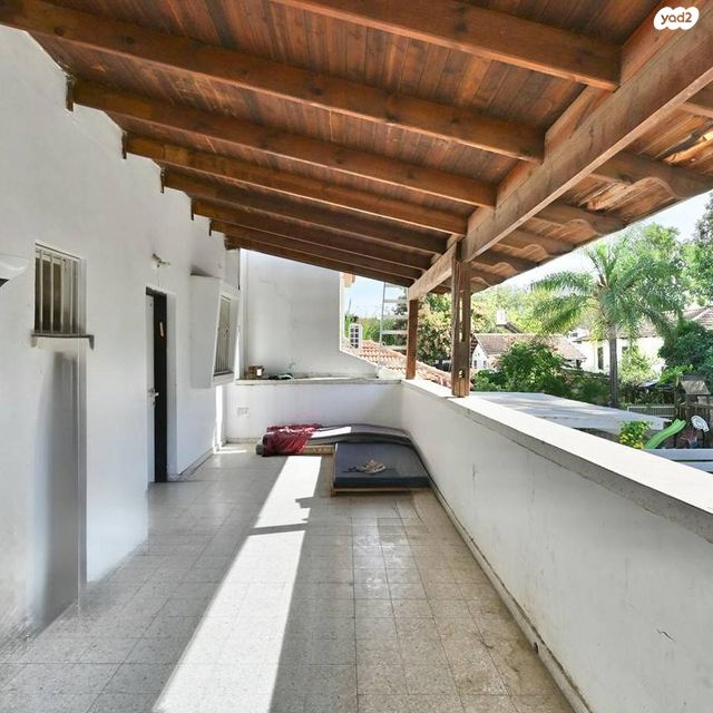 דו משפחתי, הנשיא שז"ר 16, שאר העיר, מזכרת בתיה