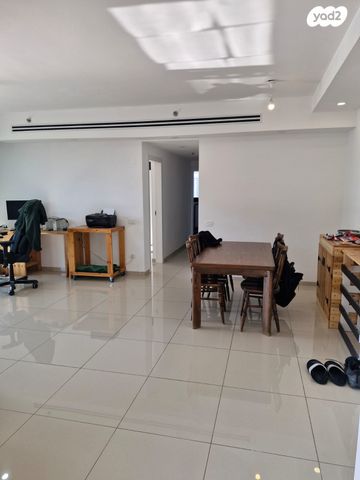 דירה, הצנחנים 20, אריק שרון, נהריה