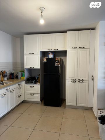 דירה, דודו דותן, הרקפות, ראשון לציון