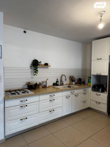 דירה, דודו דותן, הרקפות, ראשון לציון