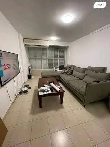 מגרשים, אלוף הניצחון, נווה הדר, הוד השרון