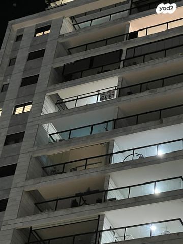 שולמית אלוני 