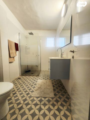 דירה, צלילי חנינא, ניר אביב, תל אביב יפו