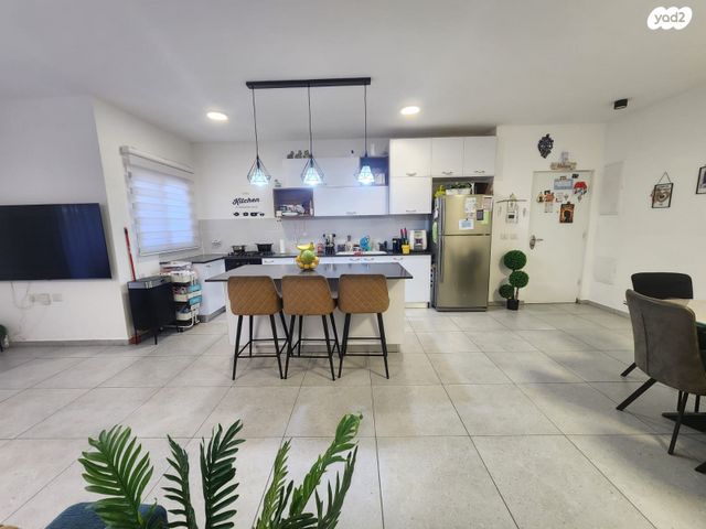 לאה גולדברג 