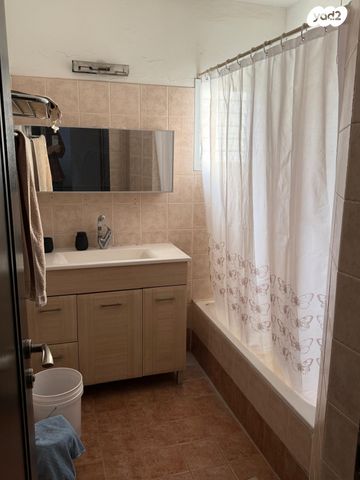 דירה, יציאת אירופה, תקומה, כפר סבא