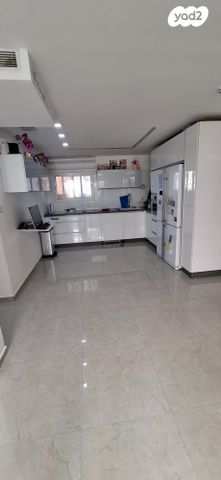 דירת גן, מאיר גרשון, פסגת זאב, ירושלים