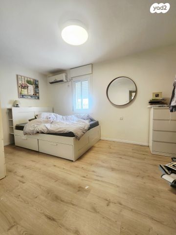 דירה, צלילי חנינא, ניר אביב, תל אביב יפו