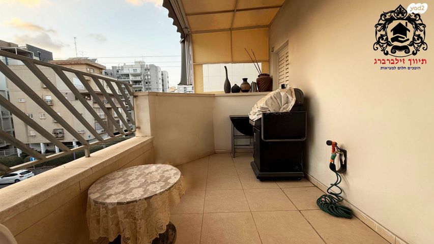 דירה, רמב"ם 58, רמב"ם, ראשון לציון