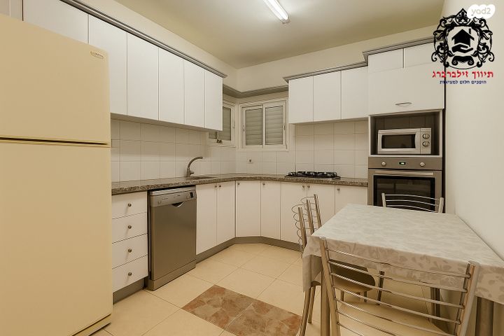 דירה, רמב"ם 58, רמב"ם, ראשון לציון