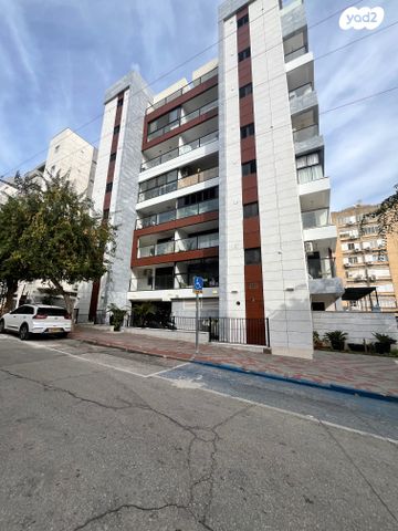 אריה בן אליעזר 