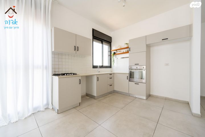 גג/ פנטהאוז, עלומים, אזור הבילויים, רמת גן