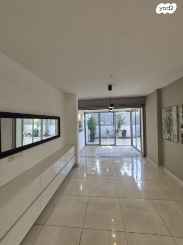 דו משפחתי, נווה ישראל, הרצליה