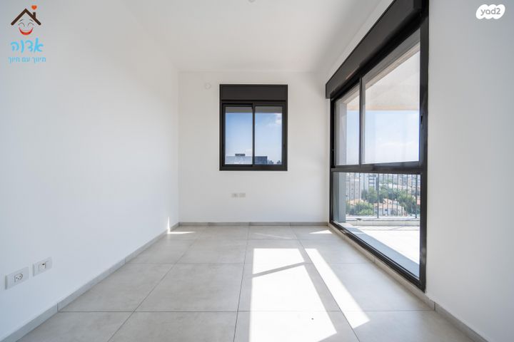 גג/ פנטהאוז, עלומים, אזור הבילויים, רמת גן