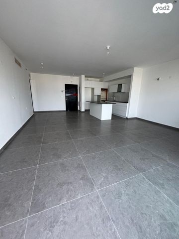 דירה, הרב הרצוג 6, צפון מערב מרכז העיר, נתניה