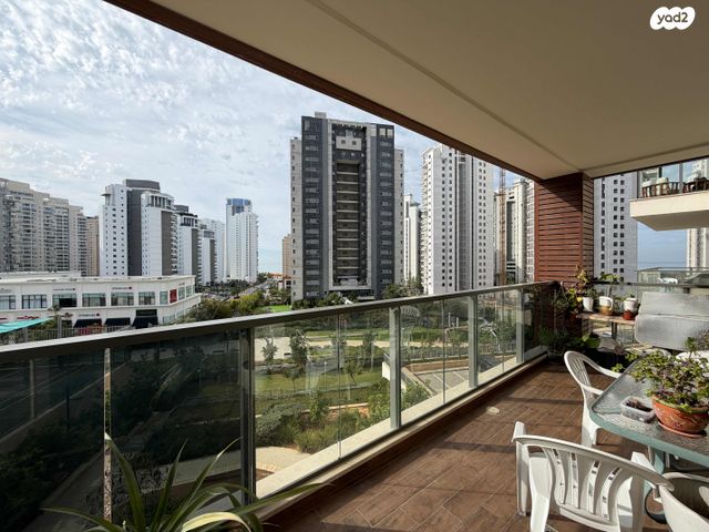 דירה, אריק לביא, עיר ימים, נתניה