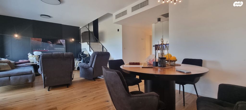 גג/ פנטהאוז, קיסריה