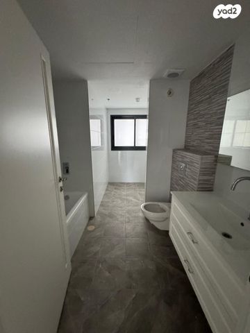 דירה, הרב הרצוג 6, צפון מערב מרכז העיר, נתניה