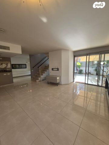 דו משפחתי, נווה ישראל, הרצליה