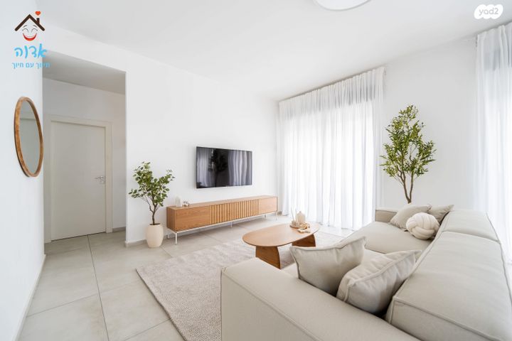 גג/ פנטהאוז, עלומים, אזור הבילויים, רמת גן