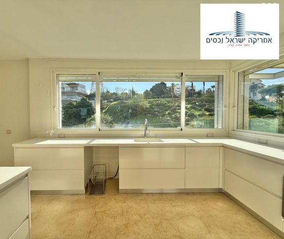 גג/ פנטהאוז, הרצליה ב', הרצליה