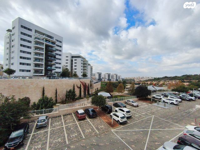 דירה, דרך ארץ 72, הפרחים, חריש