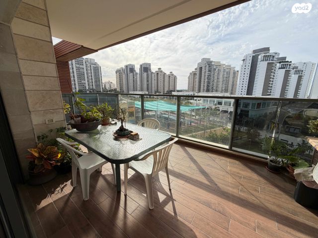 דירה, אריק לביא, עיר ימים, נתניה