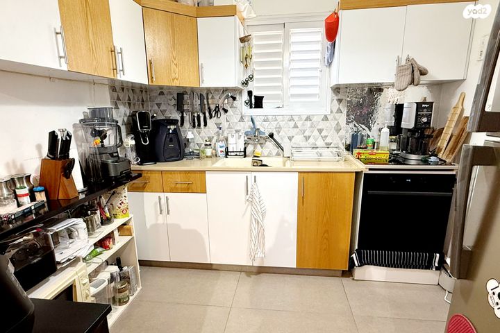 דירה, יצחק גרינבוים, נאות שקד, נתניה