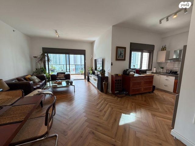 דירה, אריק לביא, עיר ימים, נתניה