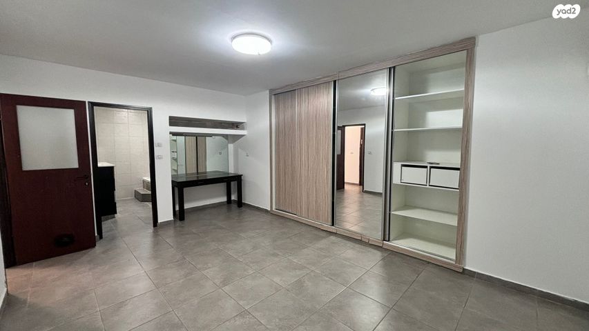 דירת גן, כפר זיתים