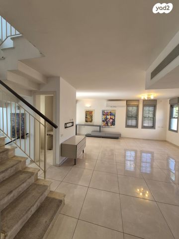 דו משפחתי, נווה ישראל, הרצליה