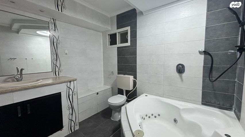 דירת גן, כפר זיתים