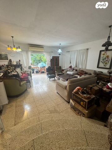 דו משפחתי, דניה, רחובות