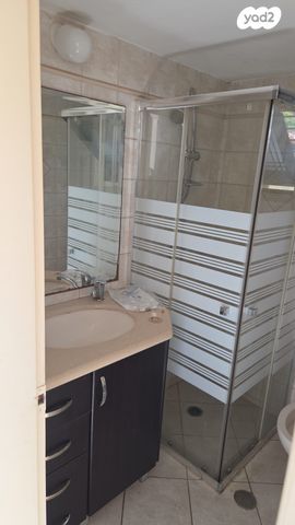 מרתף/ פרטר, דקר, אביבים, קרית מוצקין