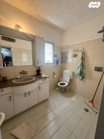 דו משפחתי, דניה, רחובות