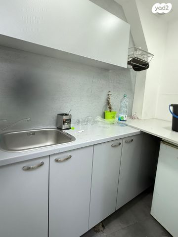 קליניקות, יגאל אלון, נחלת יצחק, תל אביב יפו