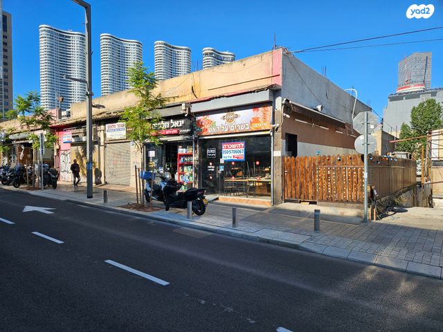 מונטיפיורי, הרכבת