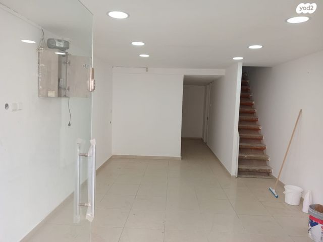 חנויות/ שטח מסחרי