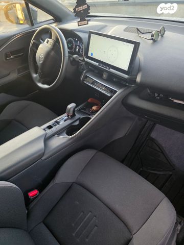 מודעת רכב טויוטה C-HR