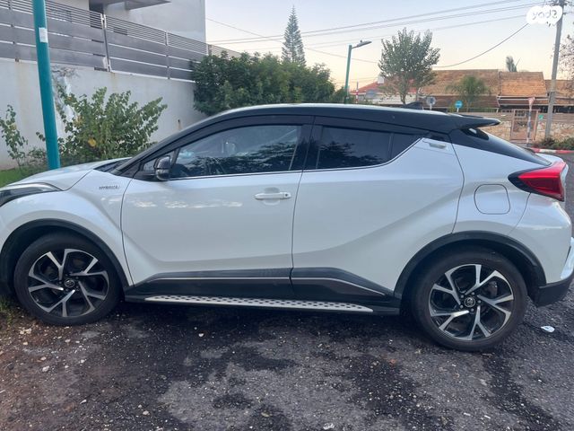 מודעת רכב טויוטה C-HR
