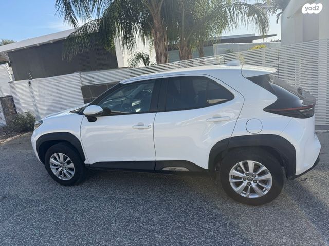 מודעת רכב טויוטה יאריס קרוס