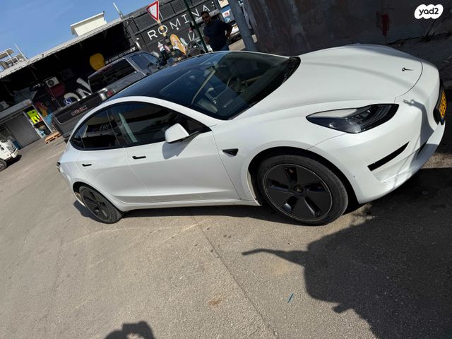 מודעת רכב טסלה מודל 3