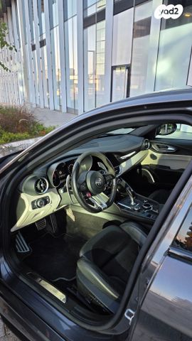 אלפא רומיאו ג'וליה