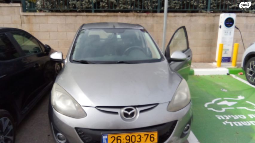 מודעת רכב מאזדה 2